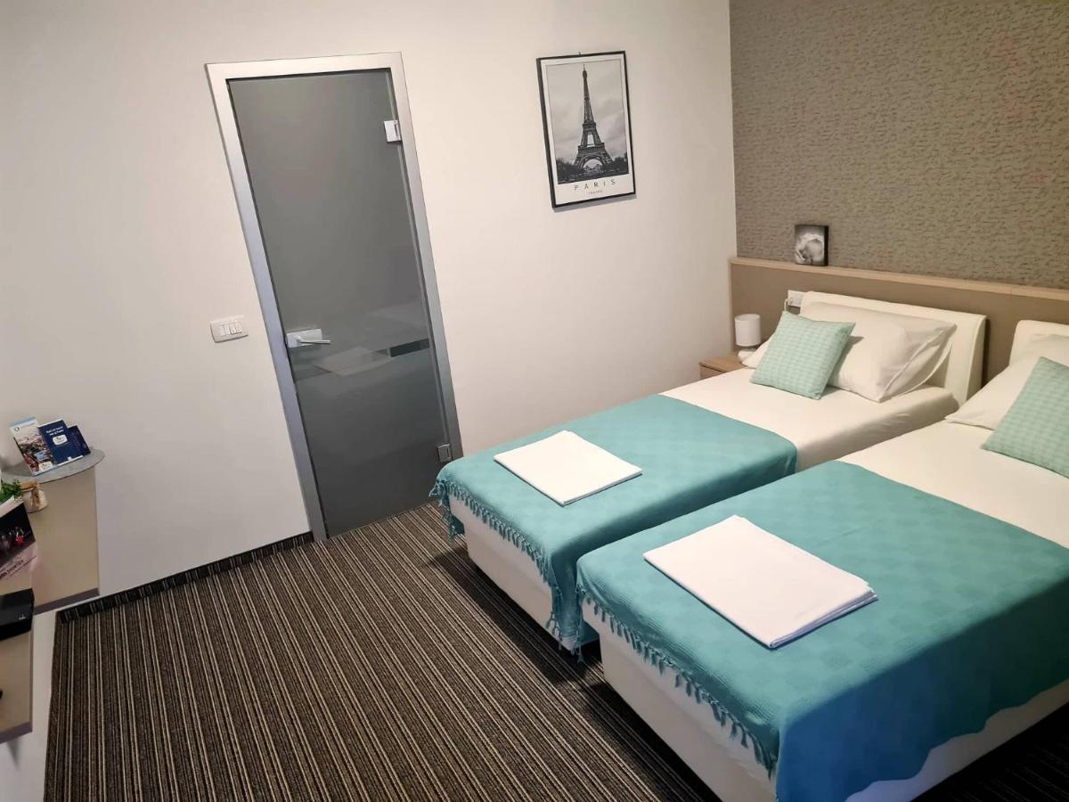 Bonitos, Sobe-Rooms Slavonski Brod Exteriér fotografie